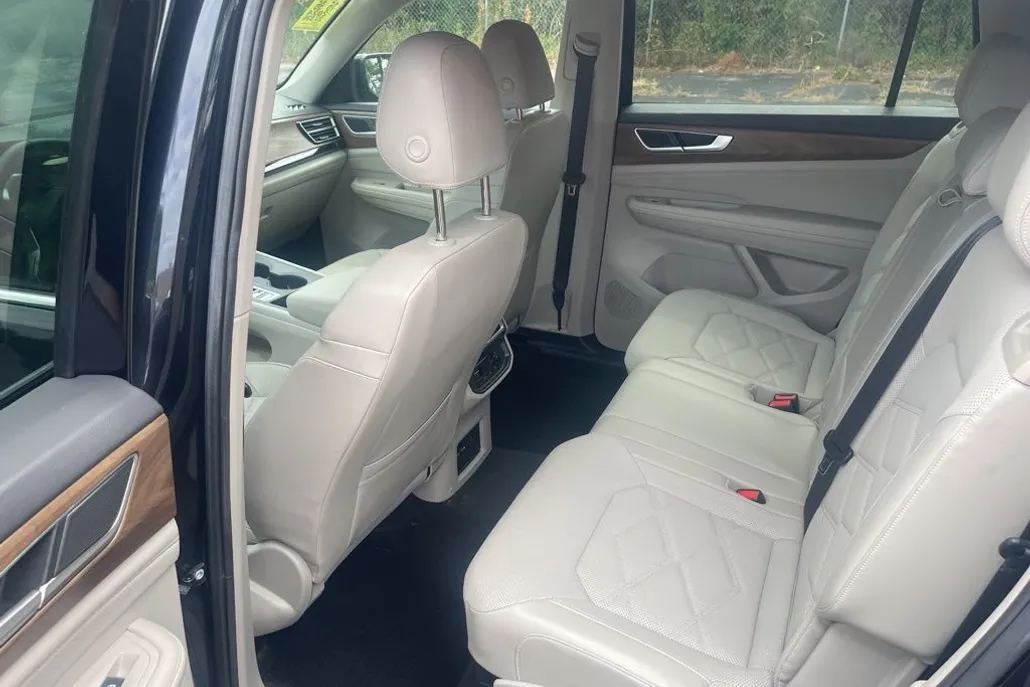 2024 Volkswagen Atlas SE photo 1