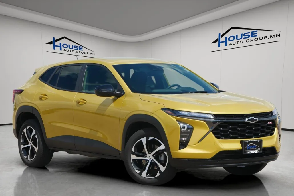 2024 Chevrolet Trax photo 1
