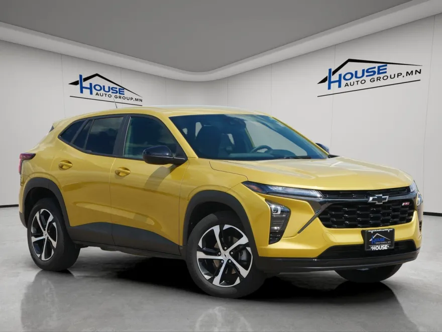 2024 Chevrolet Trax photo 1