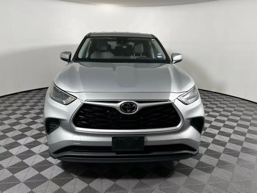 2022 Toyota Highlander L photo 1