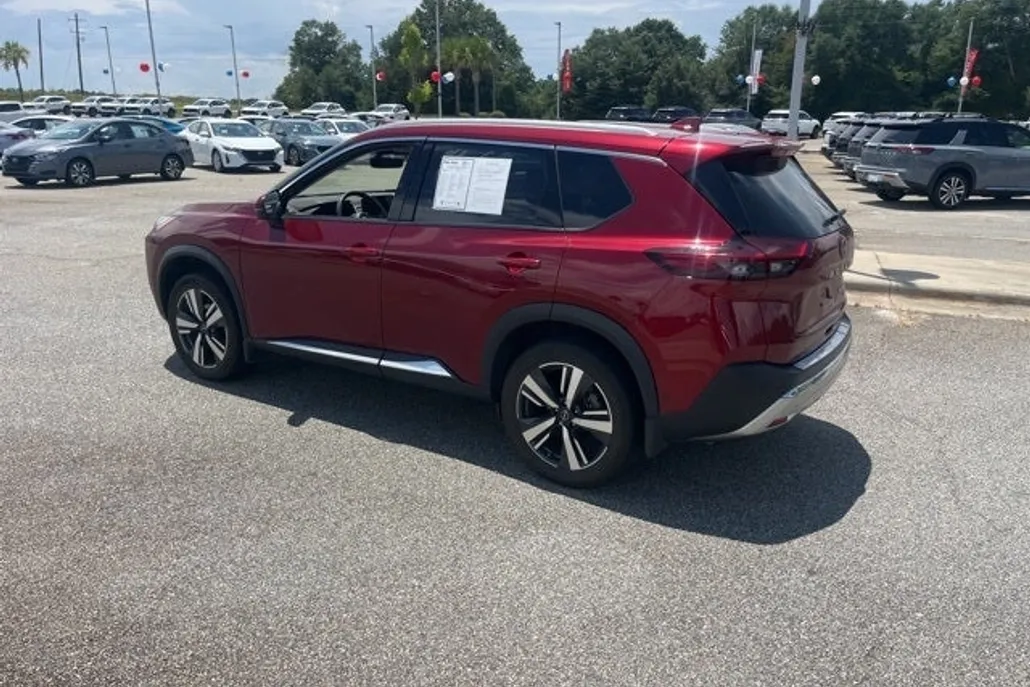 2023 Nissan Rogue Platinum photo 1