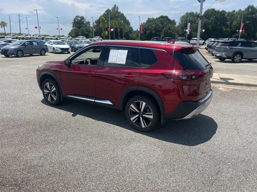 2023 Nissan Rogue Platinum photo 1