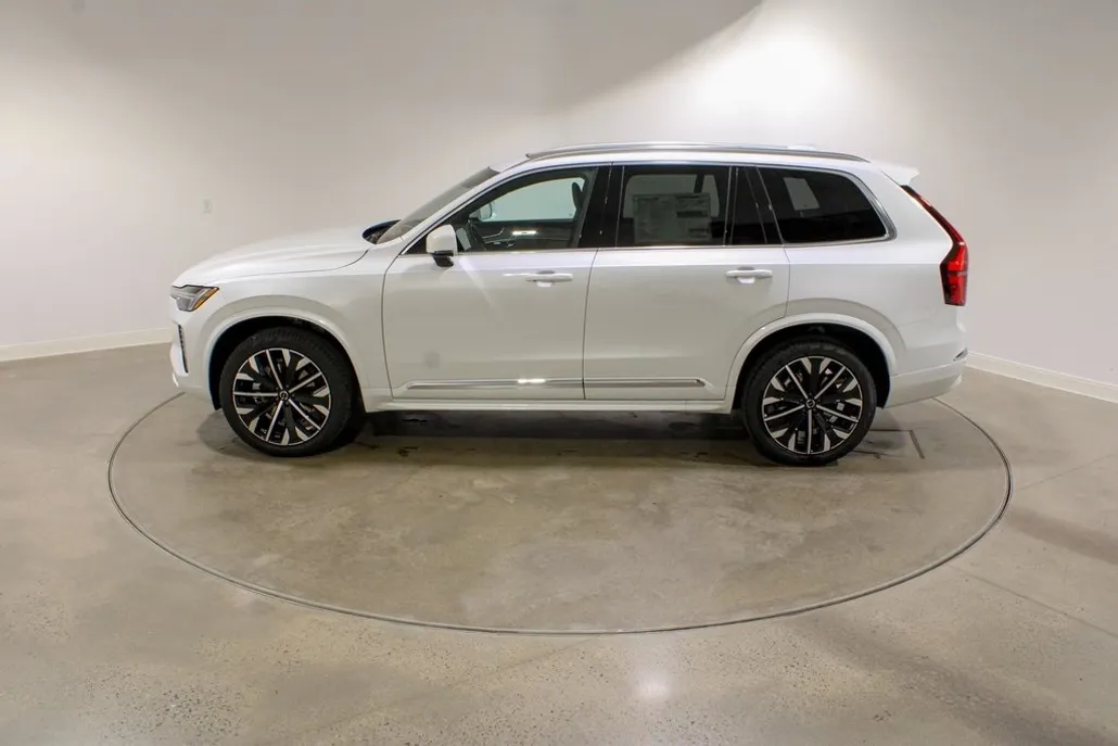 2026 Volvo XC90 Core photo 1