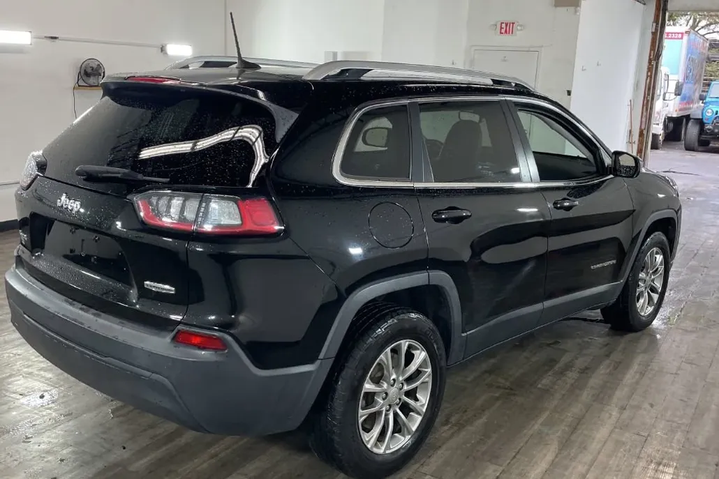 2019 Jeep Cherokee Latitude photo 1