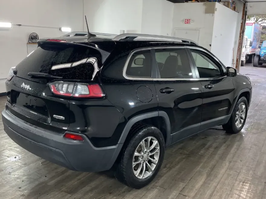 2019 Jeep Cherokee Latitude photo 1
