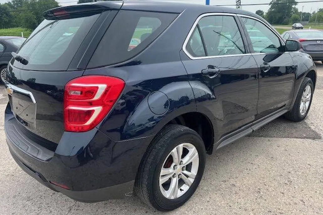 2017 Chevrolet Equinox LS photo 1