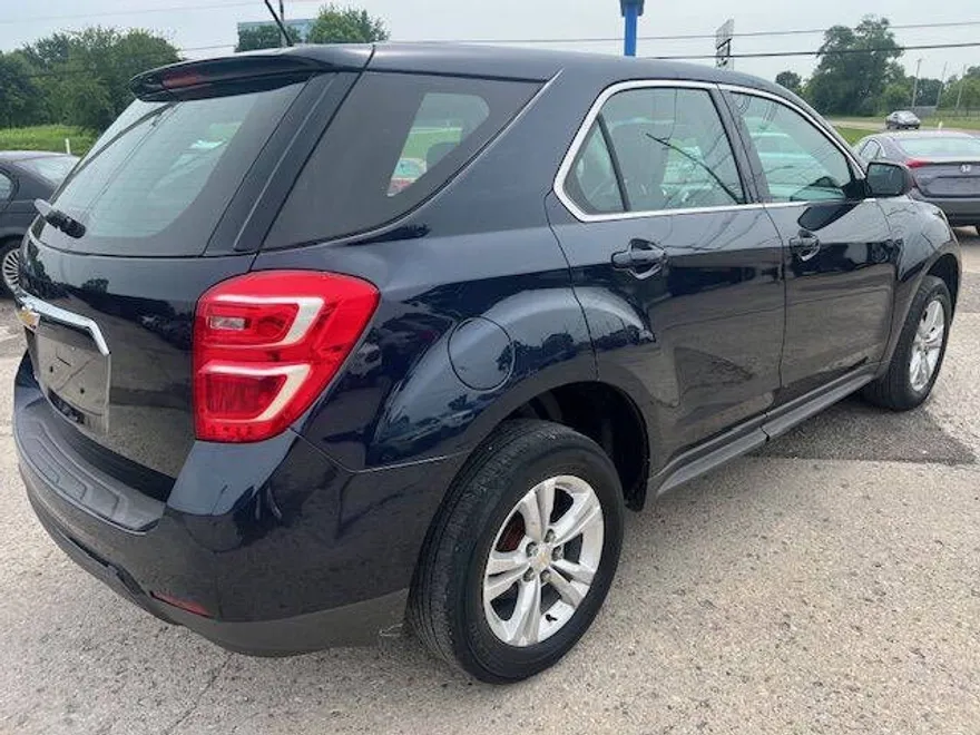 2017 Chevrolet Equinox LS photo 1