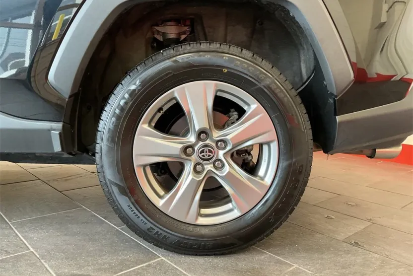2023 Toyota RAV4 XLE photo 1