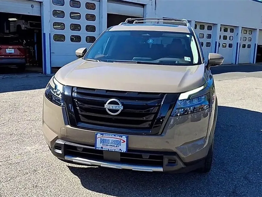 2025 Nissan Pathfinder Platinum photo 1