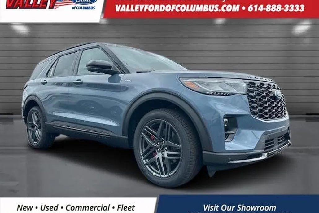 2025 Ford Explorer ST-Line photo 1