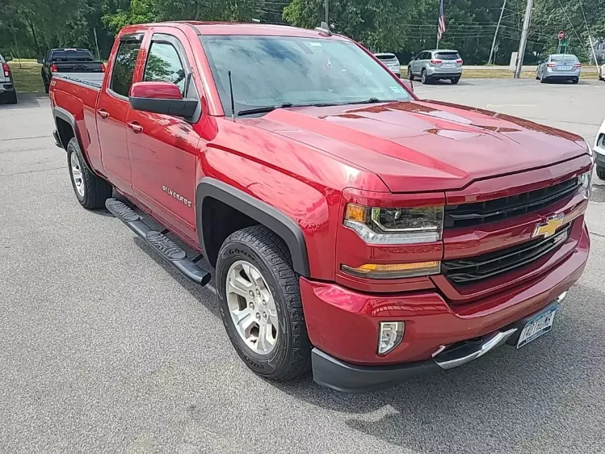 2018 Chevrolet Silverado 1500 LT photo 1