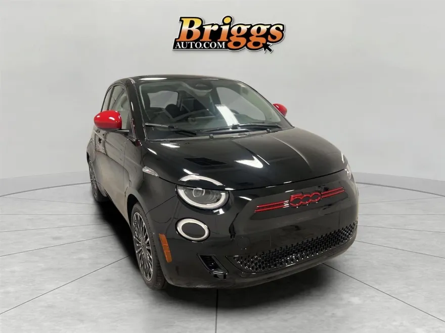 2024 Fiat 500e photo 2