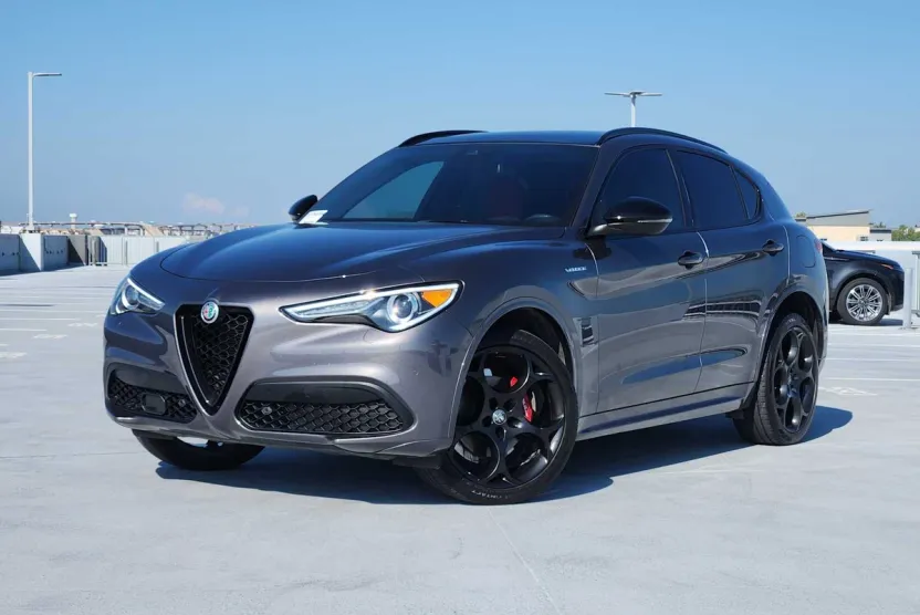 2023 Alfa Romeo Stelvio Ti photo 1