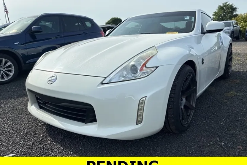 2014 Nissan 370Z Touring photo 1