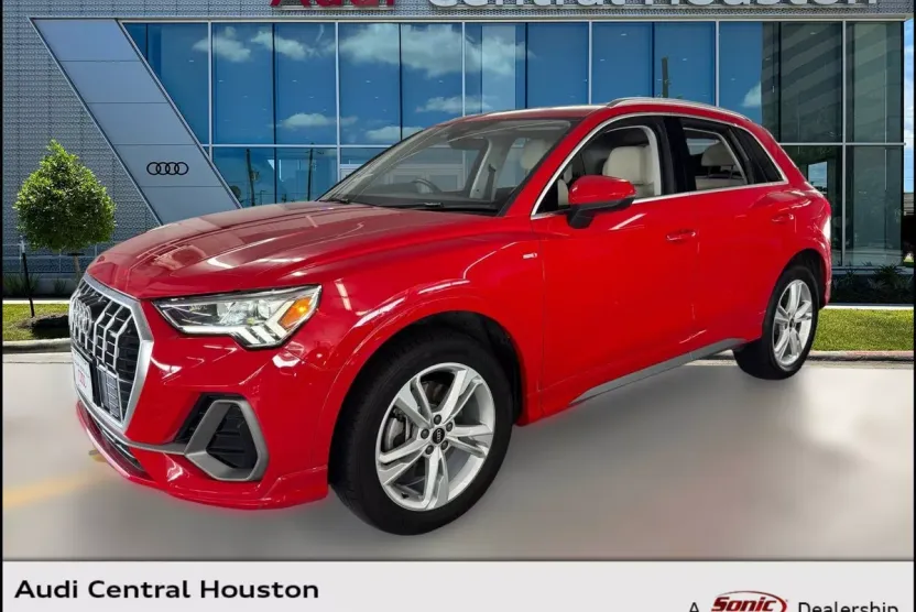 2022 Audi Q3 S line Premium Plus photo 1