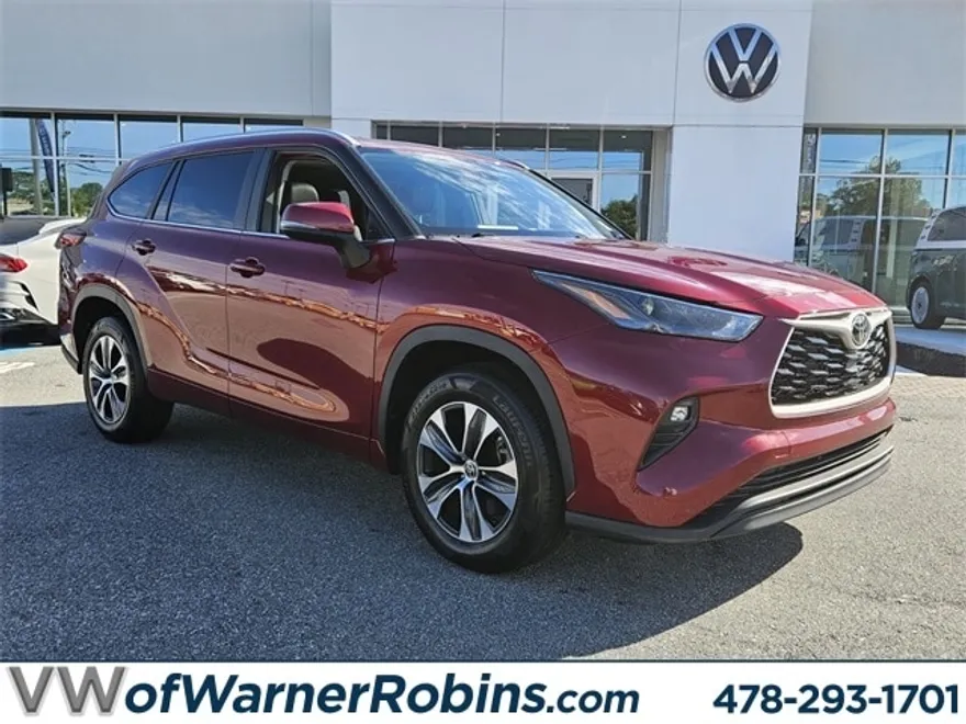 2023 Toyota Highlander XLE photo 1