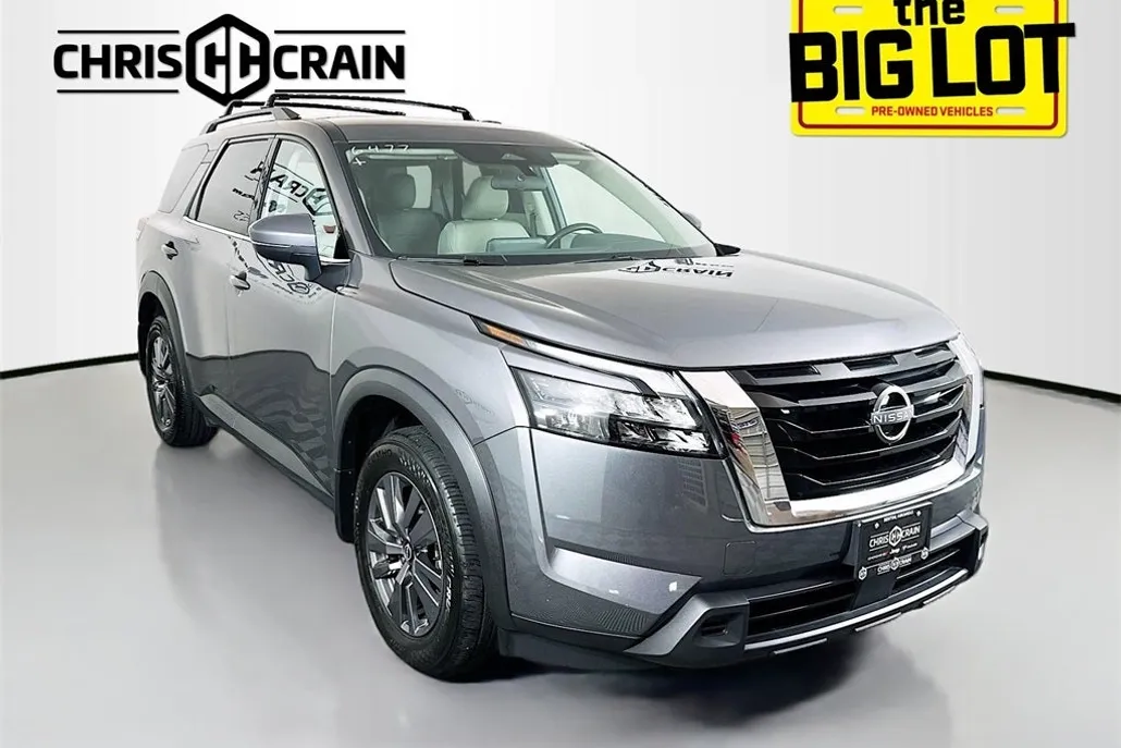 2023 Nissan Pathfinder SV photo 1