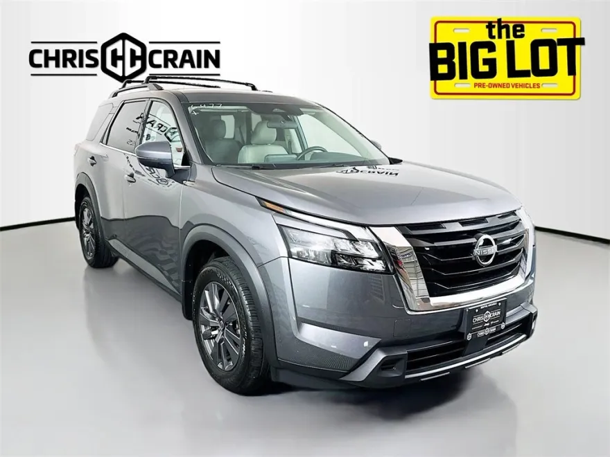 2023 Nissan Pathfinder SV photo 1