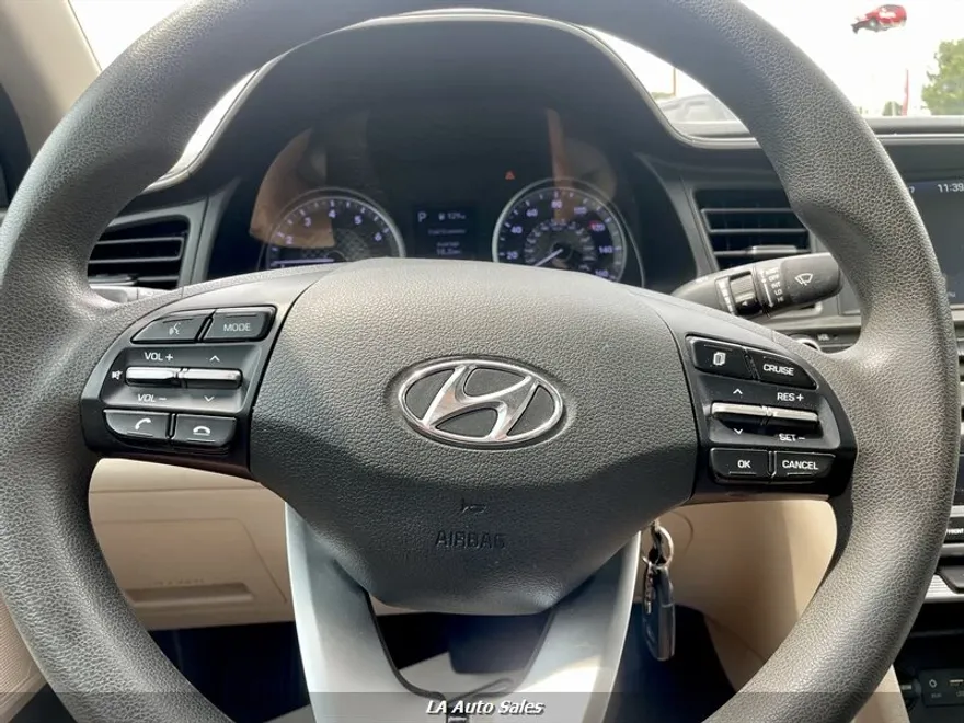 2020 Hyundai Elantra photo 8