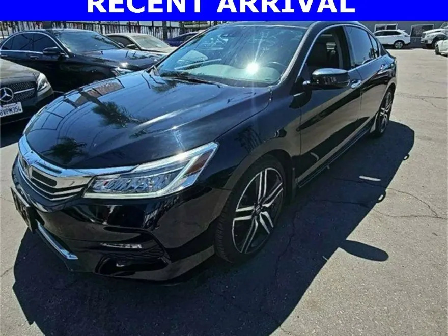 2017 Honda Accord Touring photo 1