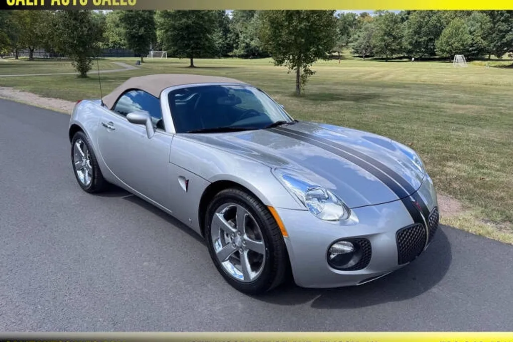 2008 Pontiac Solstice Convertible photo 1