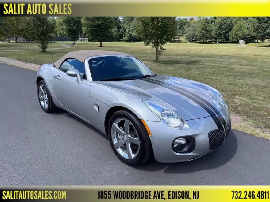 2008 Pontiac Solstice Convertible photo 1