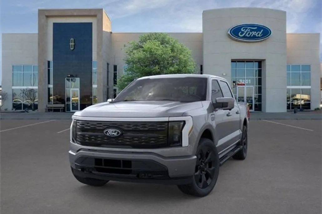2025 Ford F-150 Lightning Platinum photo 1