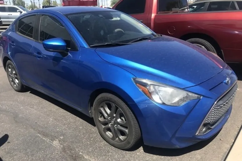 2019 Toyota Yaris LE photo 1