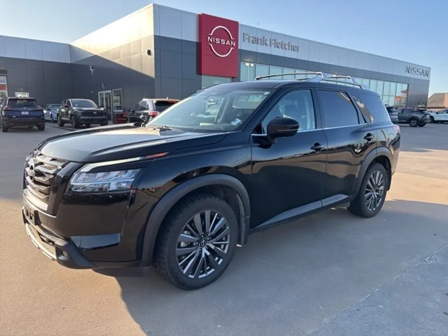 2023 Nissan Pathfinder SL photo 1