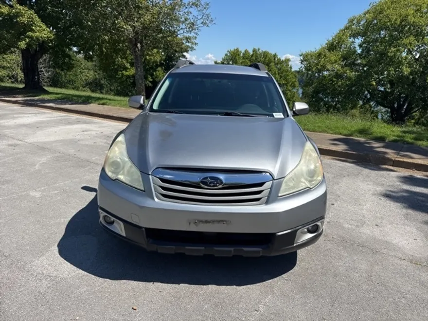 2011 Subaru Outback 2.5i Premium photo 1