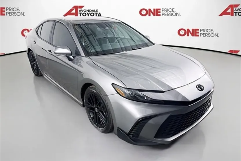 2025 Toyota Camry SE photo 1