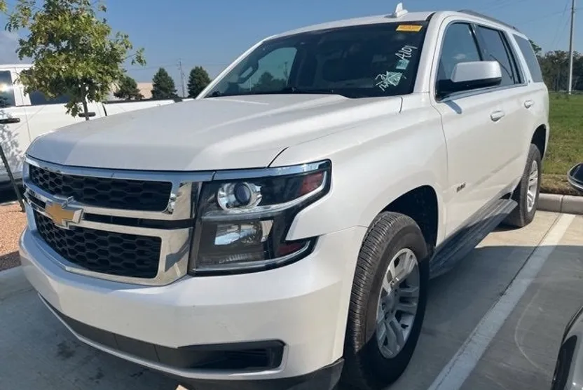 2016 Chevrolet Tahoe LT photo 1