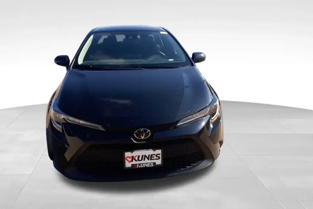 2022 Toyota Corolla LE photo 1