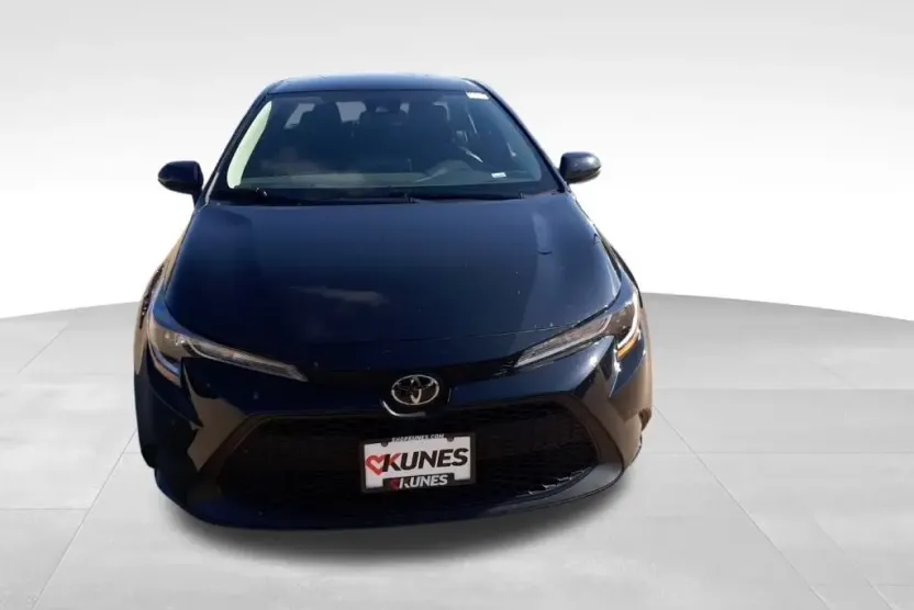 2022 Toyota Corolla LE photo 1