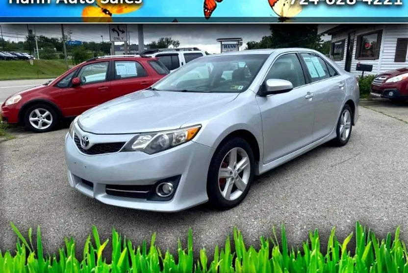 2012 Toyota Camry SE photo 1