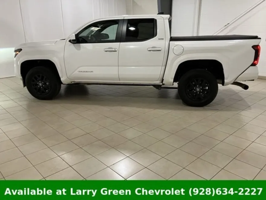 2024 Toyota Tacoma 4x4 SR5 photo 1