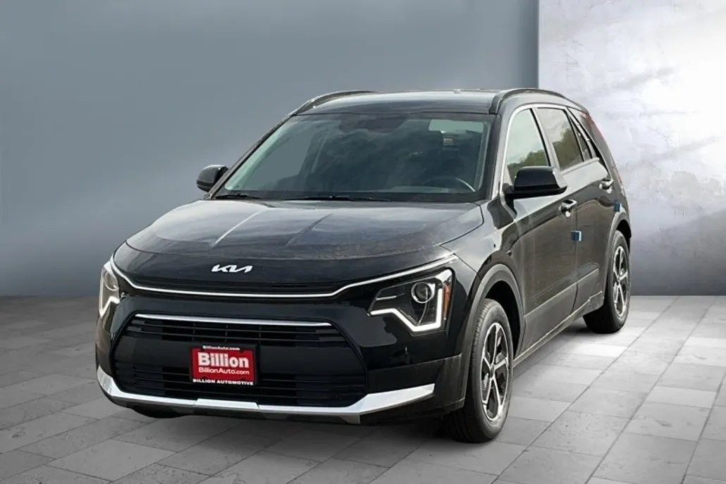 2025 Kia Niro LX photo 1