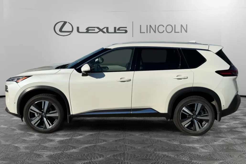 2022 Nissan Rogue SL photo 1