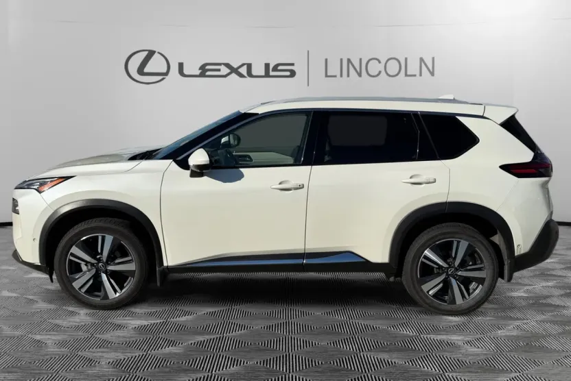 2022 Nissan Rogue SL photo 1