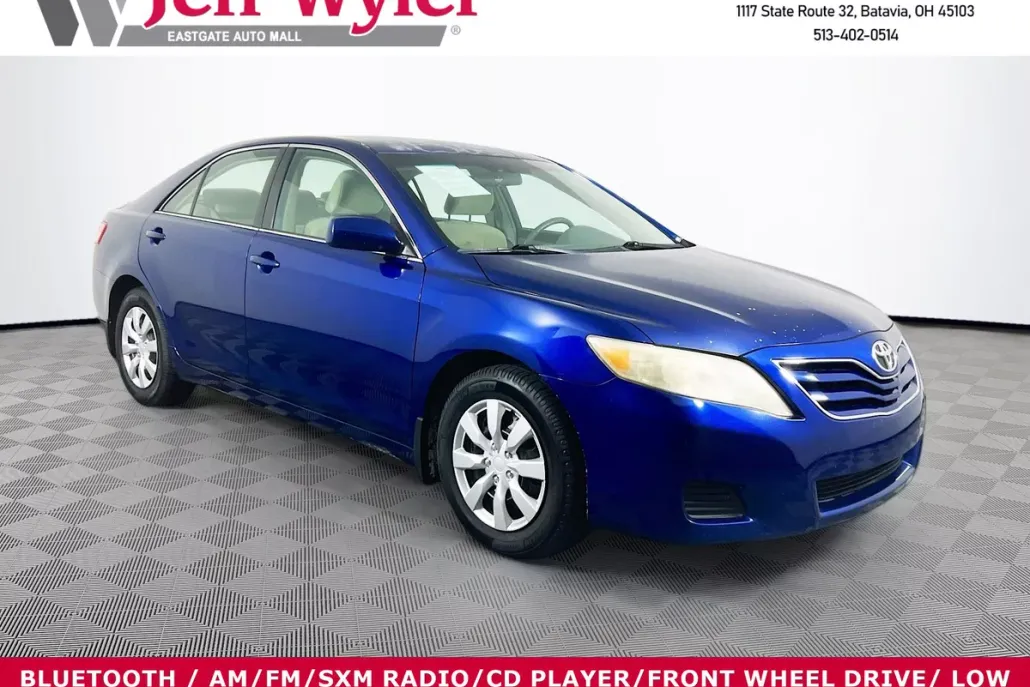 2010 Toyota Camry LE photo 1