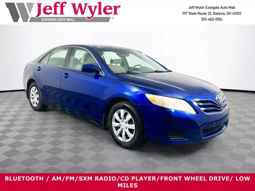 2010 Toyota Camry LE photo 1