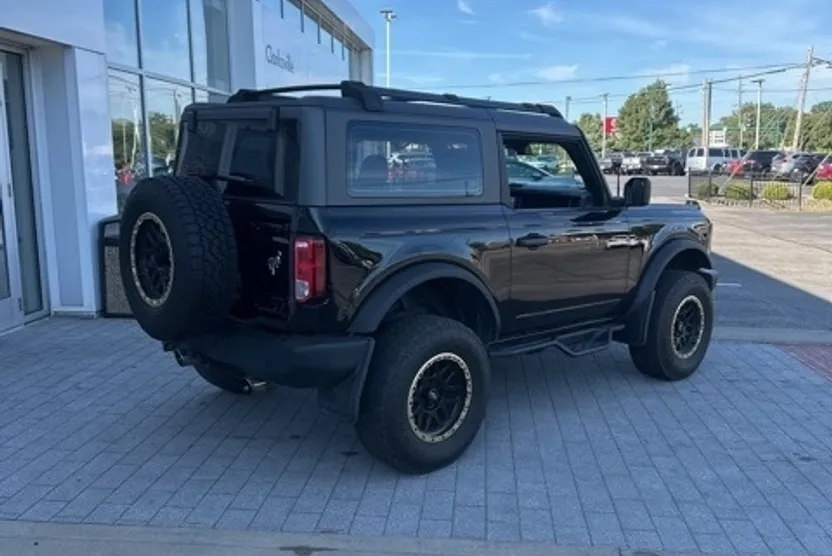 2022 Ford Bronco Base photo 1