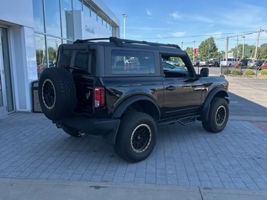 2022 Ford Bronco Base photo 1
