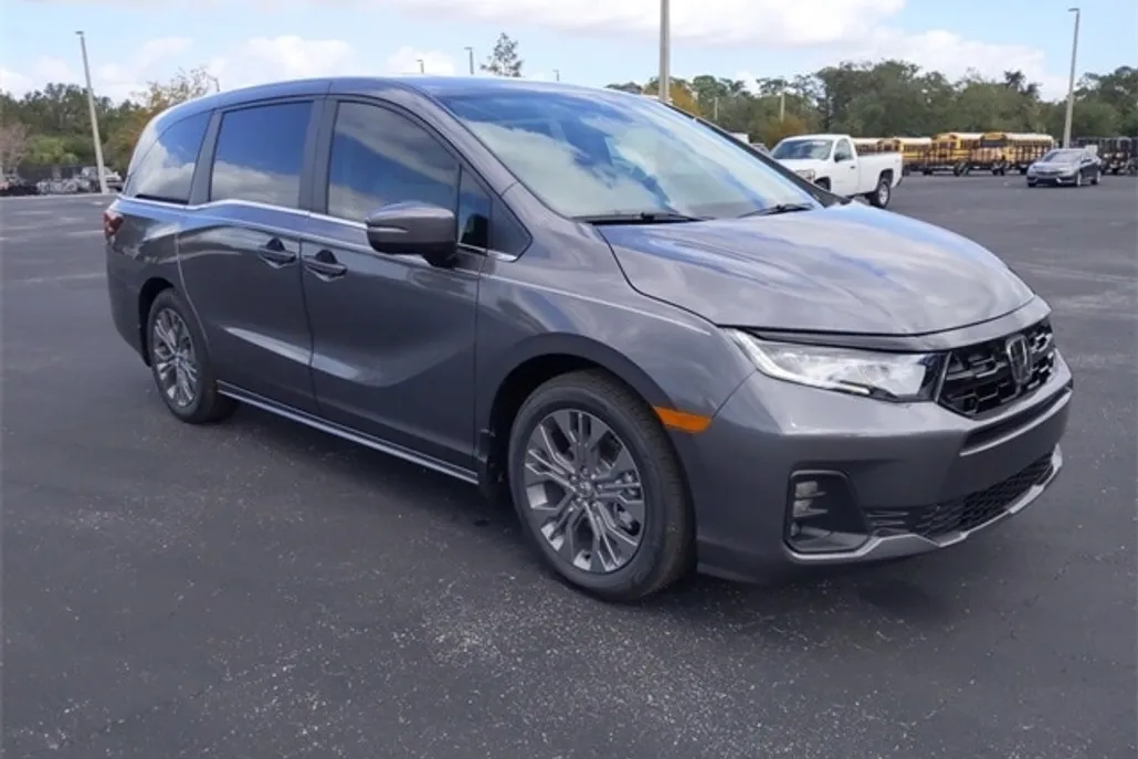 2025 Honda Odyssey Touring photo 1