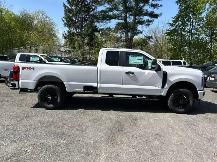 2025 Ford F-350 XL photo 1