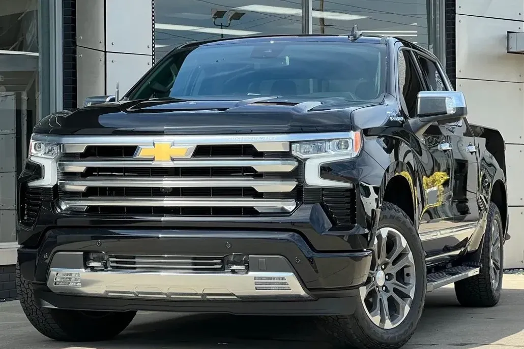 2024 Chevrolet Silverado 1500 High Country photo 1