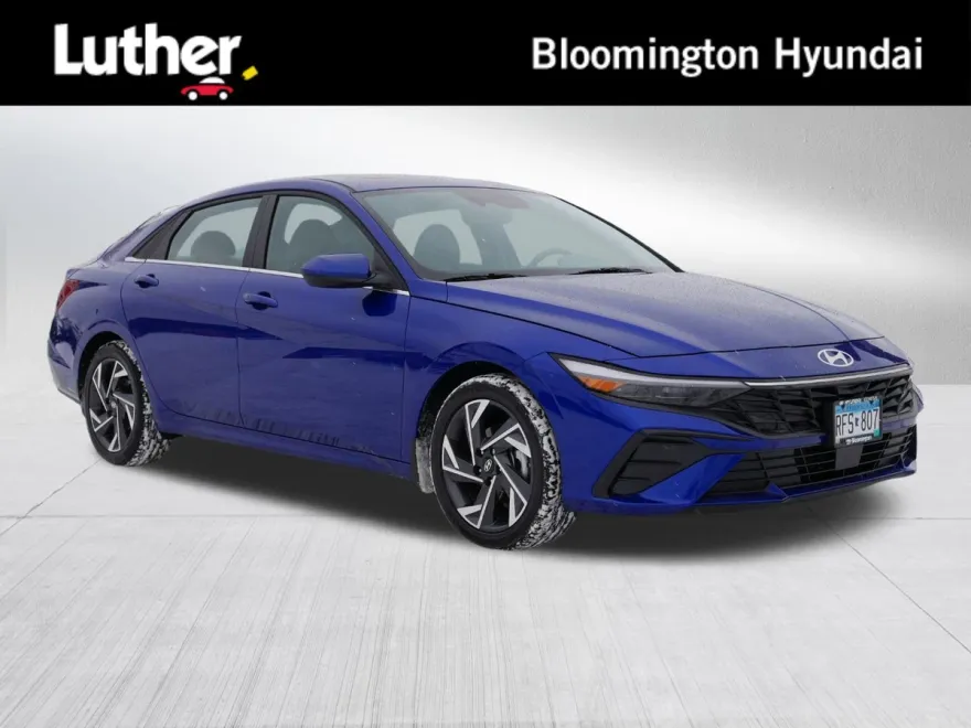 2024 Hyundai Elantra SEL Convenience photo 1