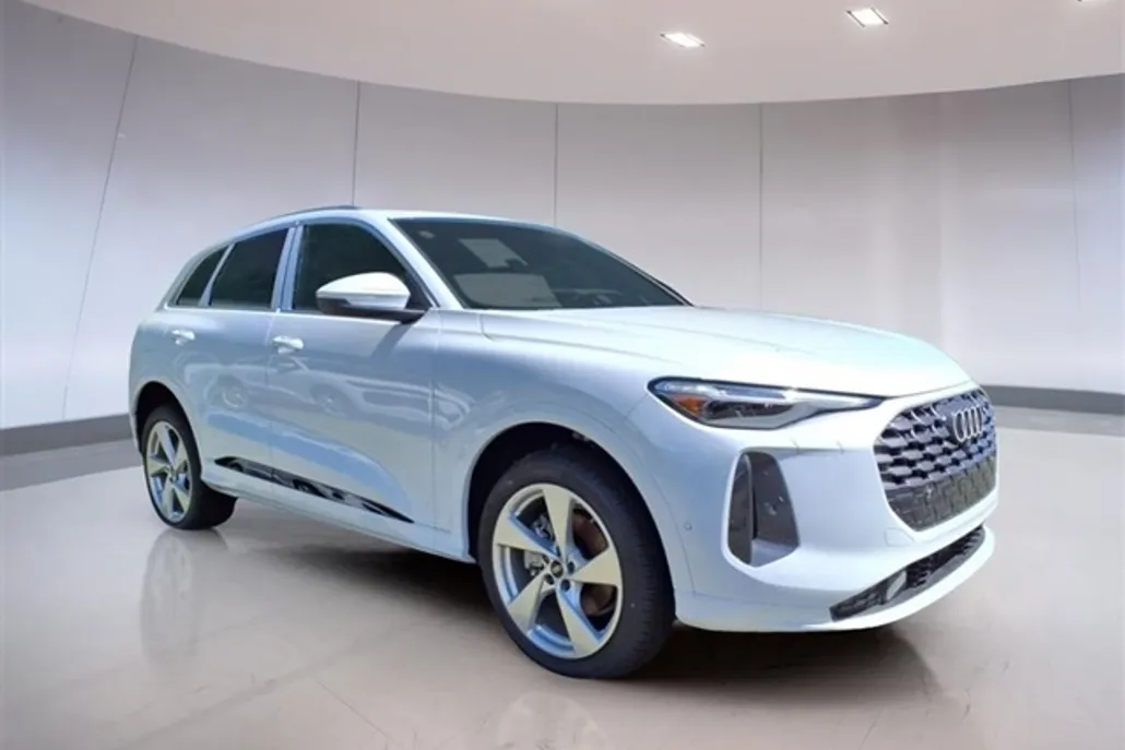 2025 Audi Q5 Premium Plus photo 1