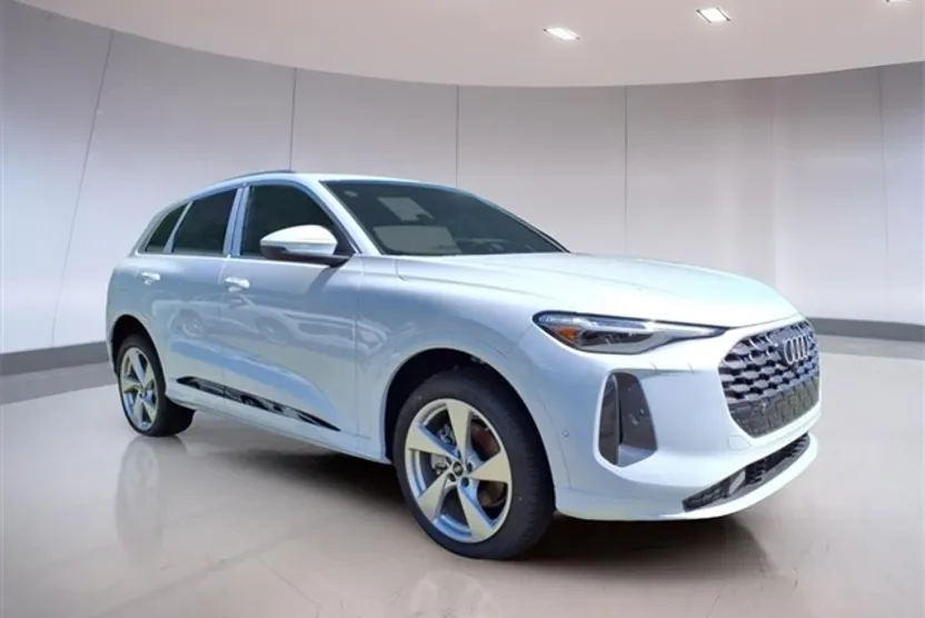 2025 Audi Q5 Premium Plus photo 1