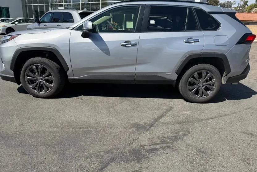 2023 Toyota RAV4 Hybrid Limited photo 1